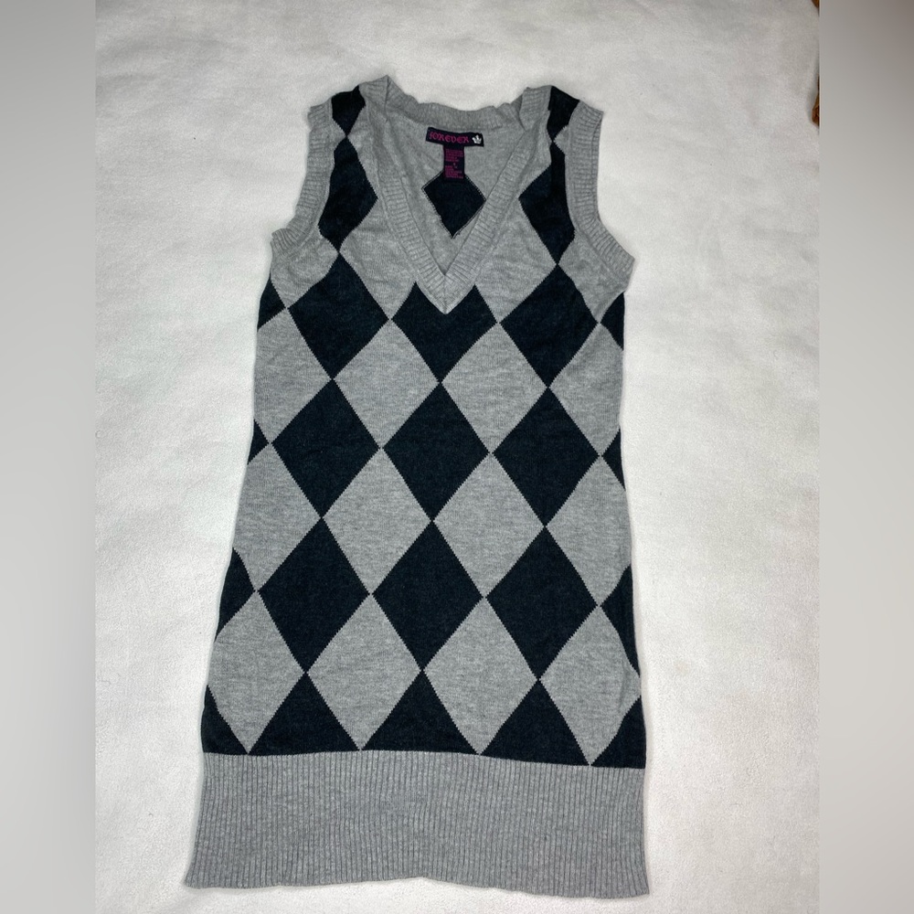 Forever 21 Black & Gray Plaid Print V-Neck Sleeveless Sweater Vest - Picture 1 of 3